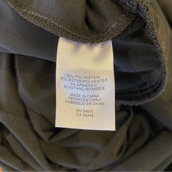 Jones Wear Dress size 12 Black Midi Plunge Neckline Short Sleeve Little Black - Picture 7 of 7